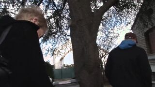 Une quadra gourmande et sexy recrutée dans la rue!