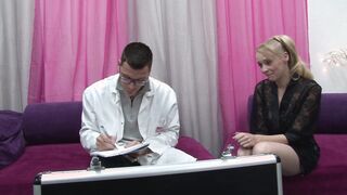 Angie fait appel à SOS sodomie pour satisfaire son mec!