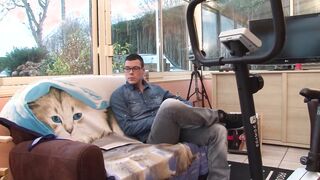 Sarah teste une nouvelle façon d'entretenir son corps!
