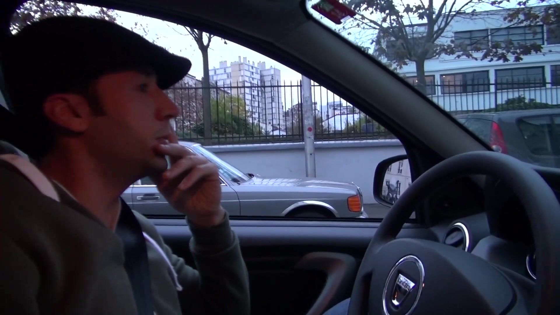 Lili découvre que son taxi est un acteur porno!