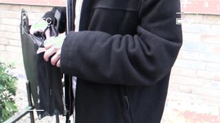 Naomie, blackette nympho, recherche un mâle dans les rues de Paris.