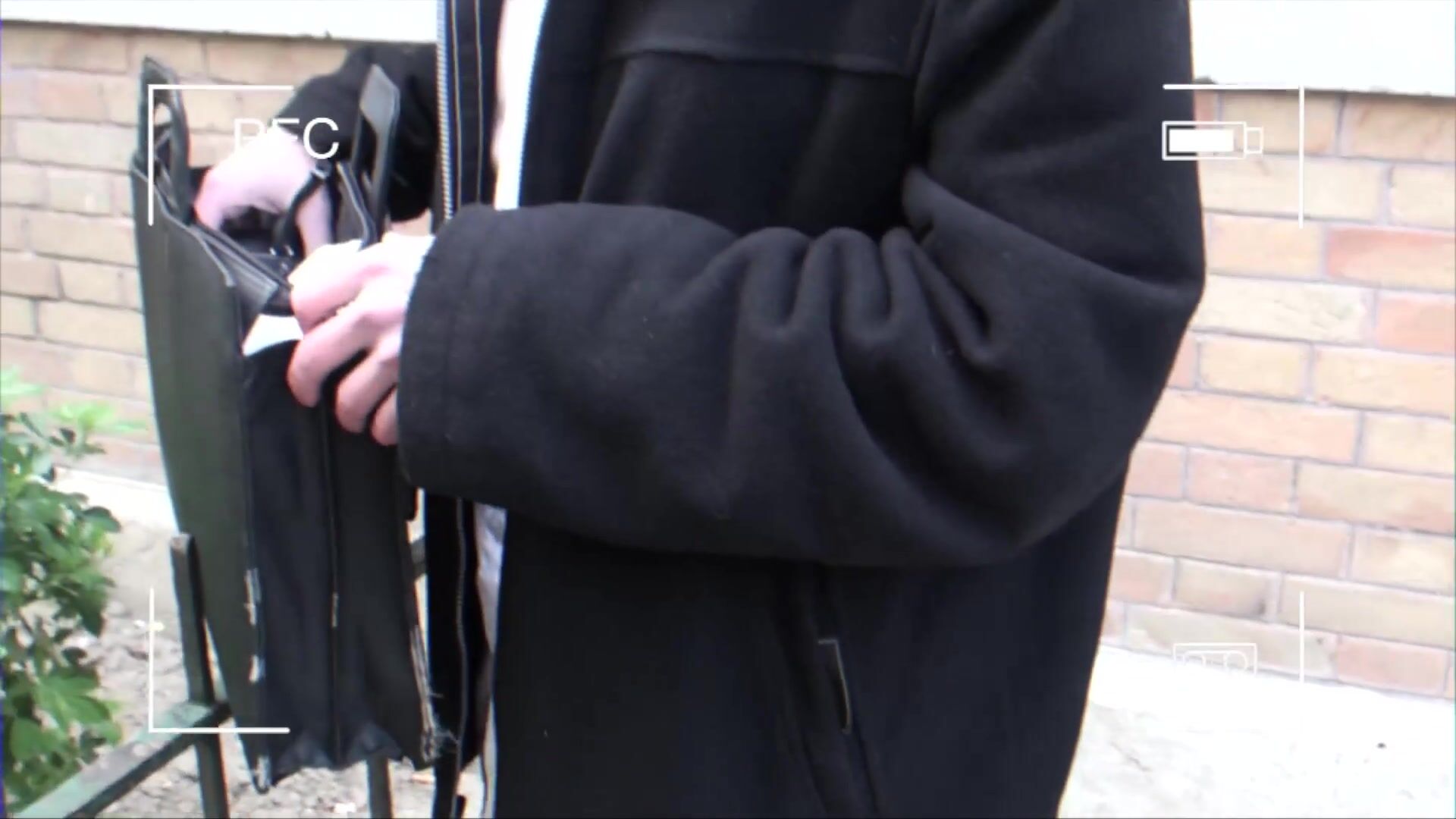 Naomie, blackette nympho, recherche un mâle dans les rues de Paris.