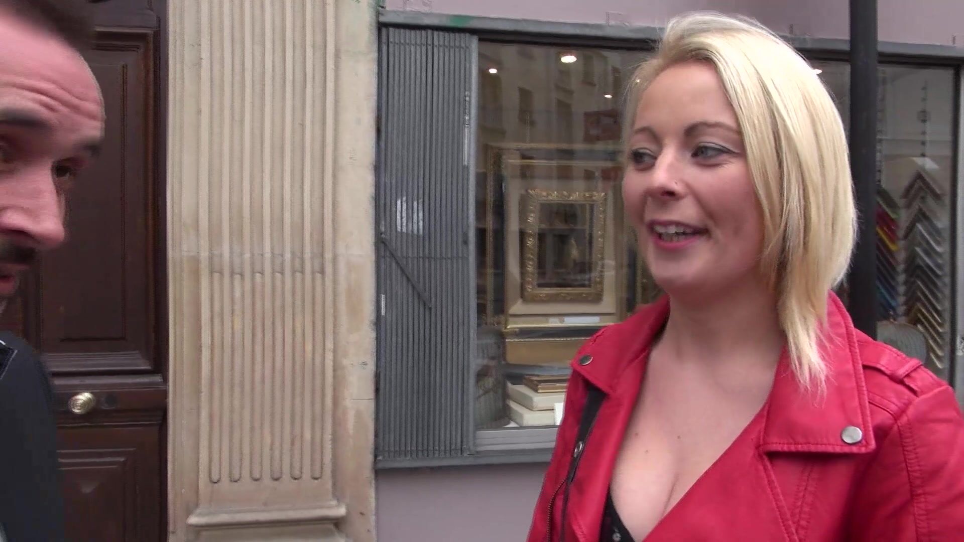 Marion croisée dans une rue à Paris, adore la sodo !